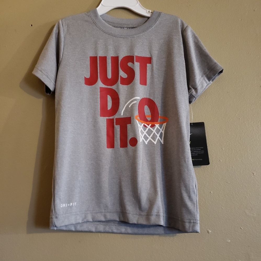 Nike dri fit tee shirt new boys just do it